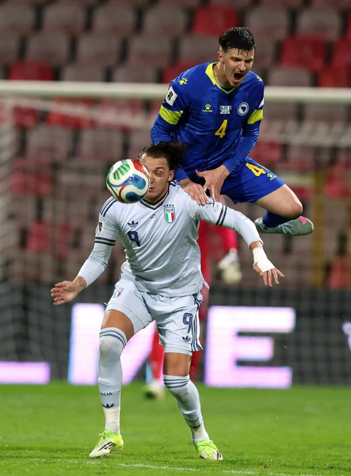 目前只剩一人踢过世界杯，大浪淘沙，“蓝衣军团”还剩什么？|意大利队|乌拉圭足球队|阿斯顿维拉|世预赛|维拉蒂_新浪新闻