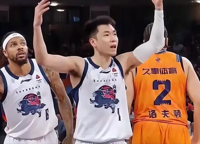 九游娱乐-上海84-79险胜山东：强弱预判，季后赛里全是变数？