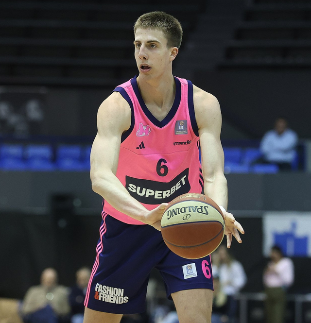 九游娱乐下载-雄鹿已觅字母替身?20岁已MVP+篮板王+一阵 6尺11也存空间属性|马尔科维奇|扬尼斯|扬尼斯-阿德托昆博|密尔沃基雄鹿队|迈阿密热火队_新浪体育_新浪新闻